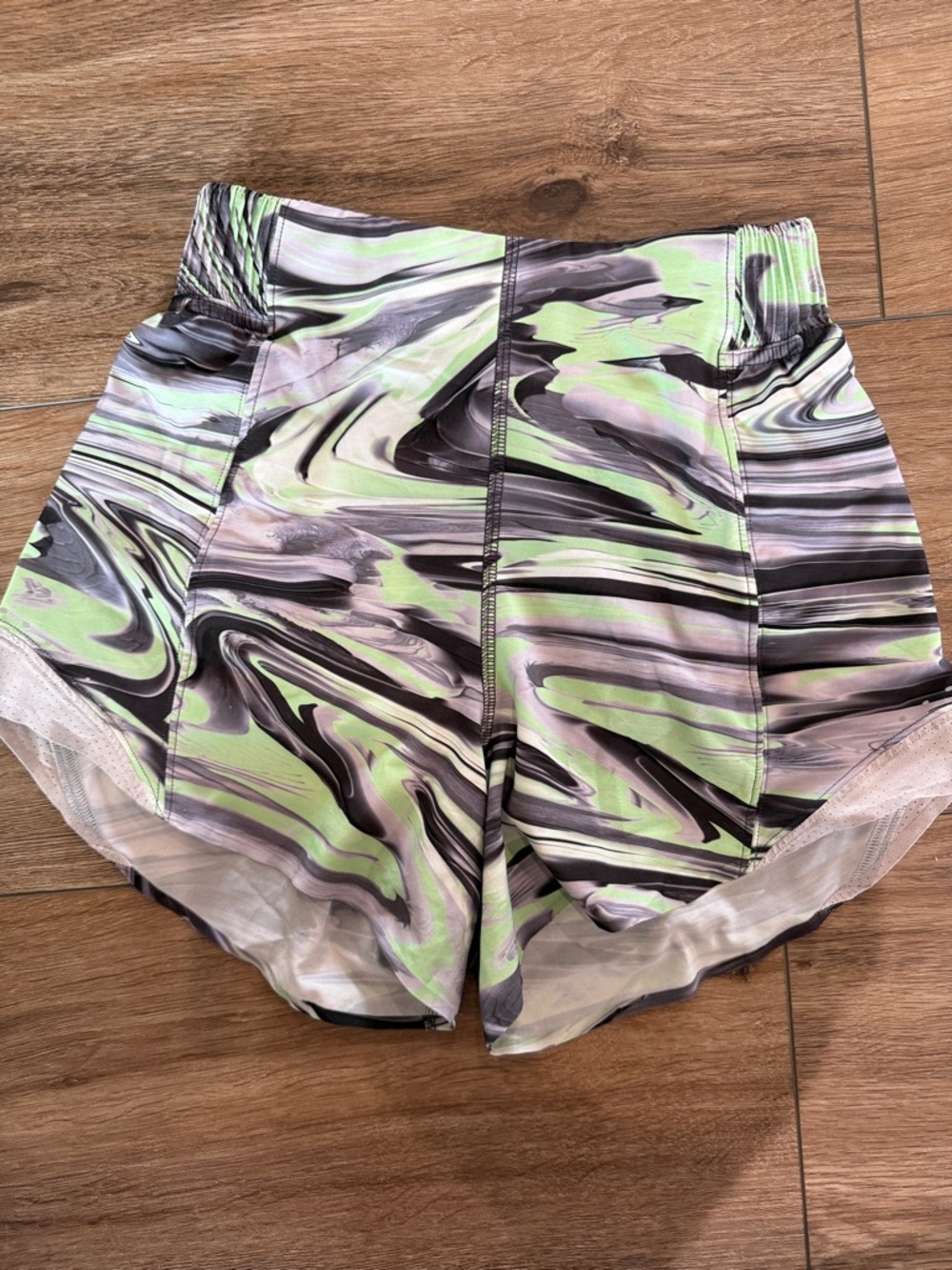lululemon discontinued Shorts in Light Green, Gray, Black
Size 2, 4 inch inseam